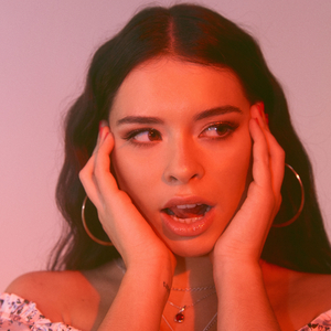 日本护士丰满白嫩大屁股
