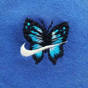 日本护士丰满白嫩大屁股
